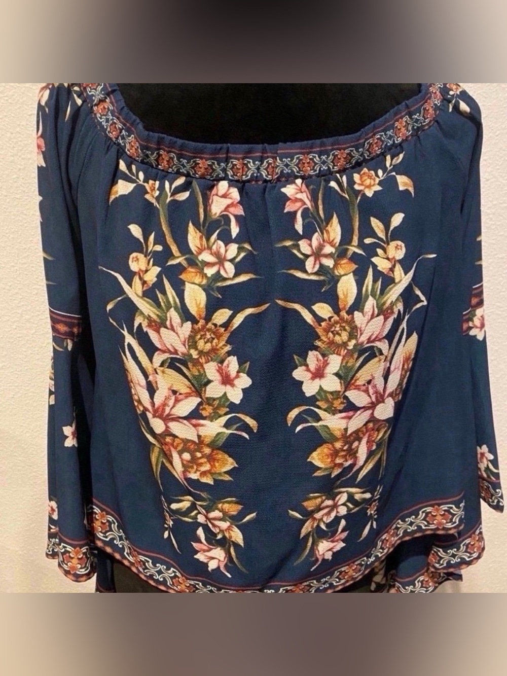 Brand New Womenโs Floral Long Sleeve Off-Shoulder Peasant Top - Navy (Size M)